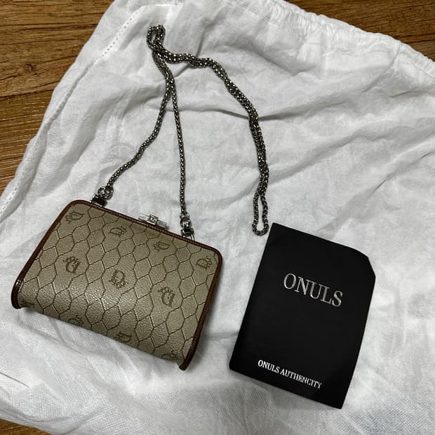 디올 헥사곤 패턴 크로스백 파우치