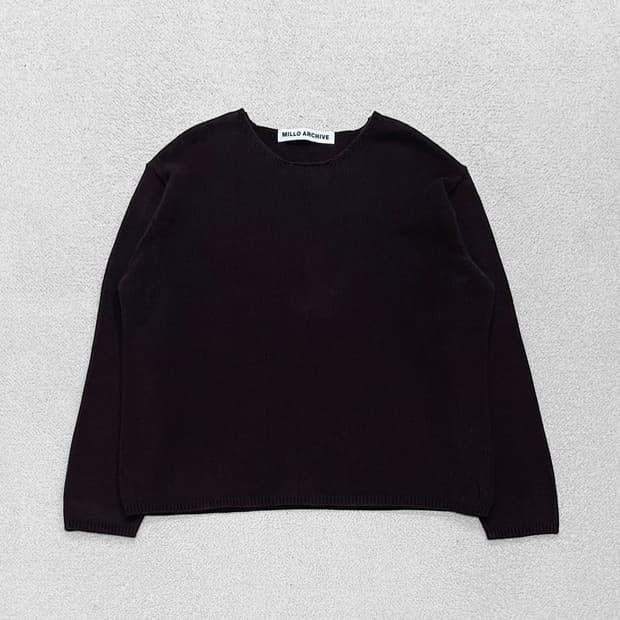 밀로아카이브 미니멀리스트 루즈핏 니트 브라운