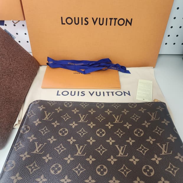 [S급]루이비통 에튀 보야주 모노그램MM 클러치 새상품급 판매합니다