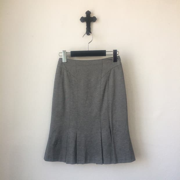 Pleats midi skirt