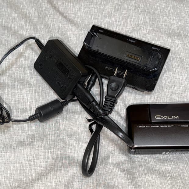 카시오 exilim ex-v7 디카 충전기 포함