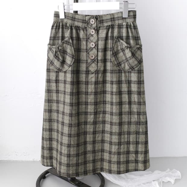 check pocket skirt