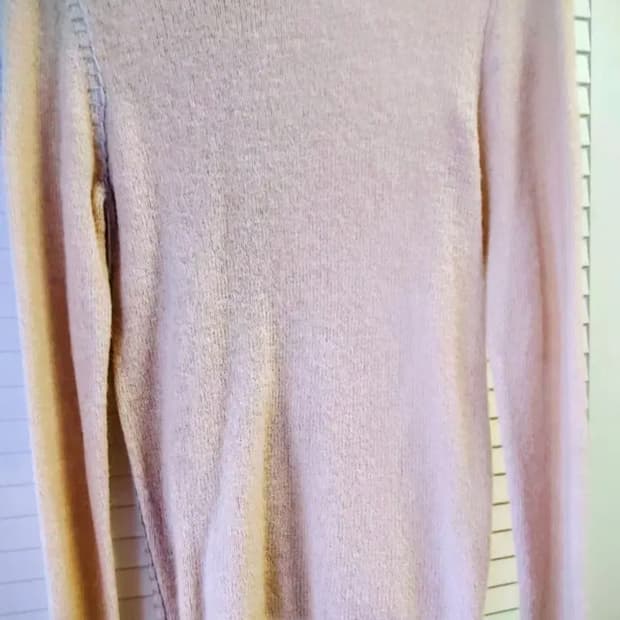 Zara 울 소재의 크림색 니트