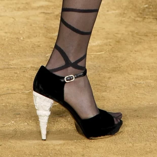 (런웨이 피스) 샤넬 웨딩케이크 메리제인 힐