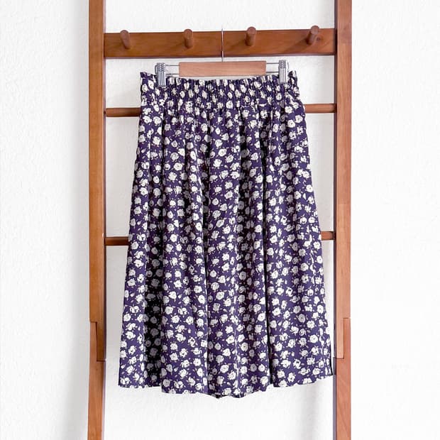 잔꽃 플레어 네이비 팬츠