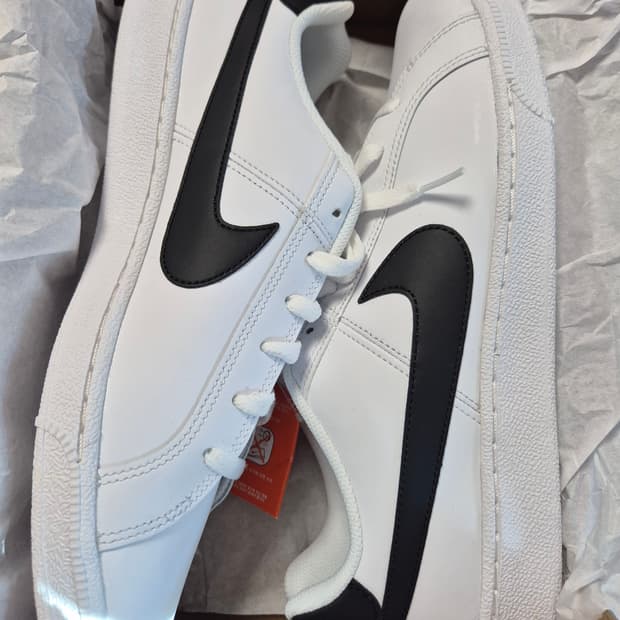 나이키 코트로얄 285