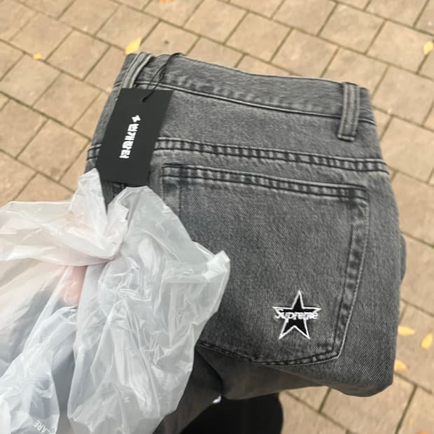 슈프림 레귤러데님 새상품 30