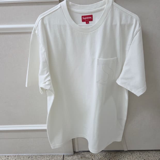 슈프림 S로고 포켓 반팔 티셔츠 화이트 L