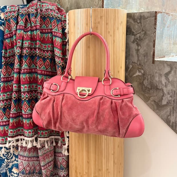 페라가모 핑크 간치니 버클 토트백