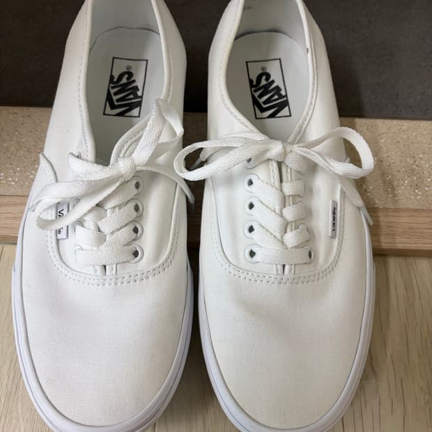 반스 어센틱 화이트 US9 270 vans