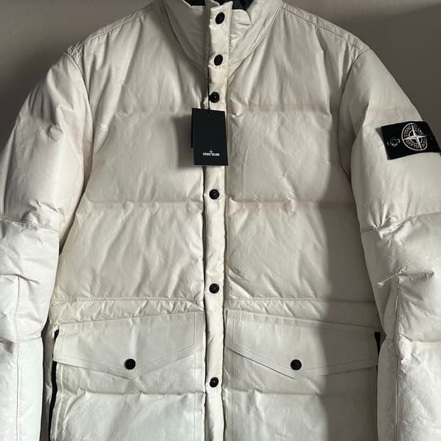 스톤아일랜드 페더웨이트 레더 다운 패딩 M(100)