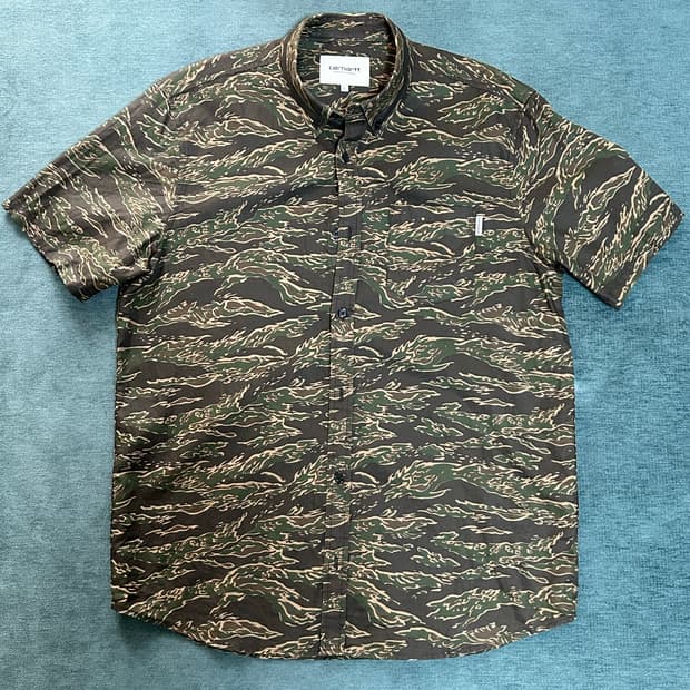 칼하트 카모 타이거 반팔 셔츠