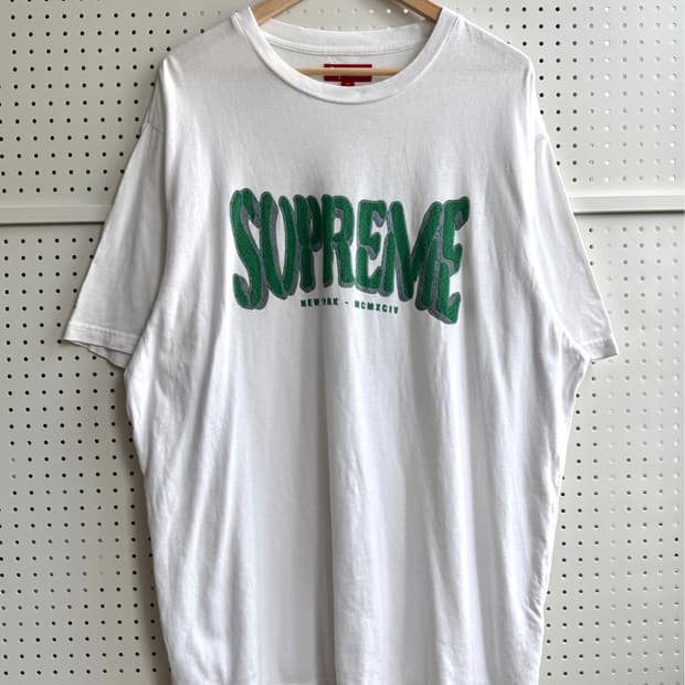 슈프림 25S/S 플록드 워시드 티셔츠