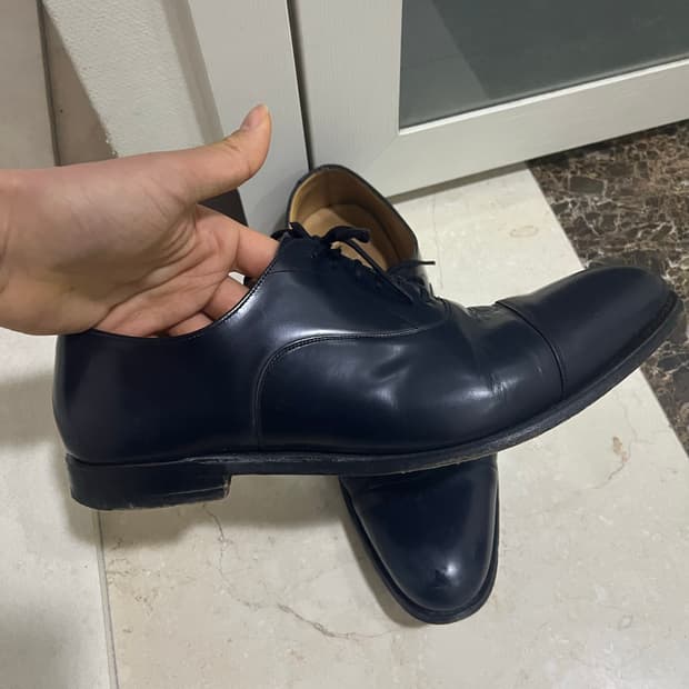 처치스 두바이 구두