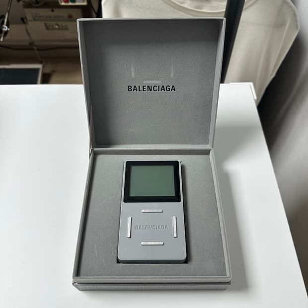 발렌시아가 스네이크 게임기 