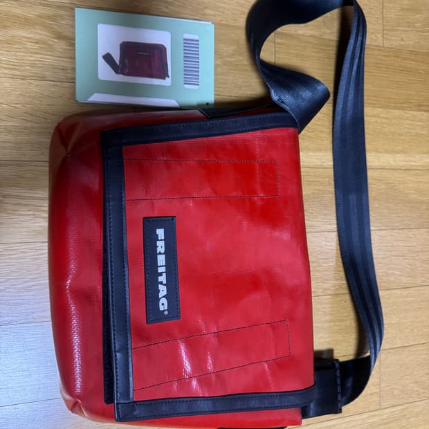 프라이탁 라씨 울레드 (FREITAG LASSIE RED)