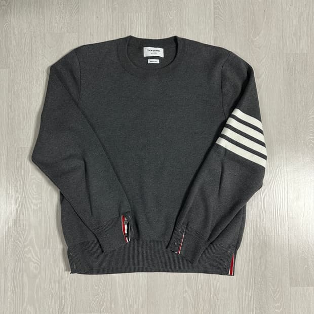 톰브라운 밀라노 스티치 사선 니트 그레이 색상