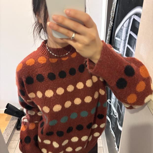 컬러 도트 긴팔 니트