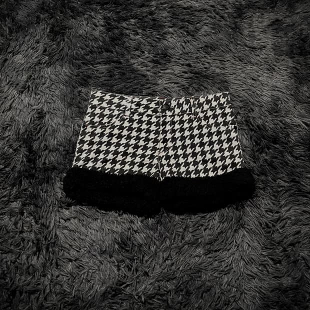 블랙 하운드체크 밑단 보어 숏팬츠
