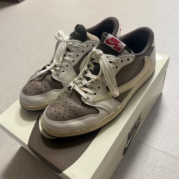 나이키 조던1 트래비스 스캇 리버스모카(270)