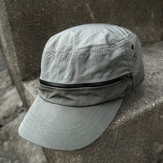 Vintage khaki zipper detail nylon cap 