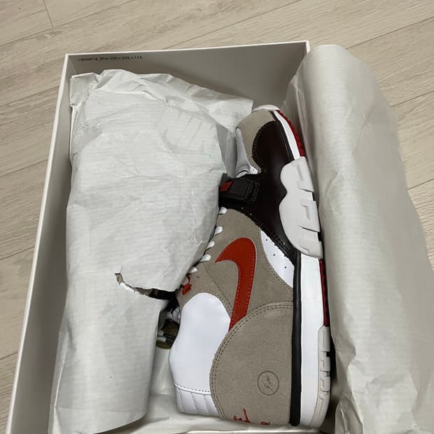 나이키 프라그먼트 에어 트레이너1