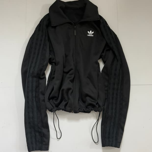 • Adidas Black Lace Three-Line Firebird 