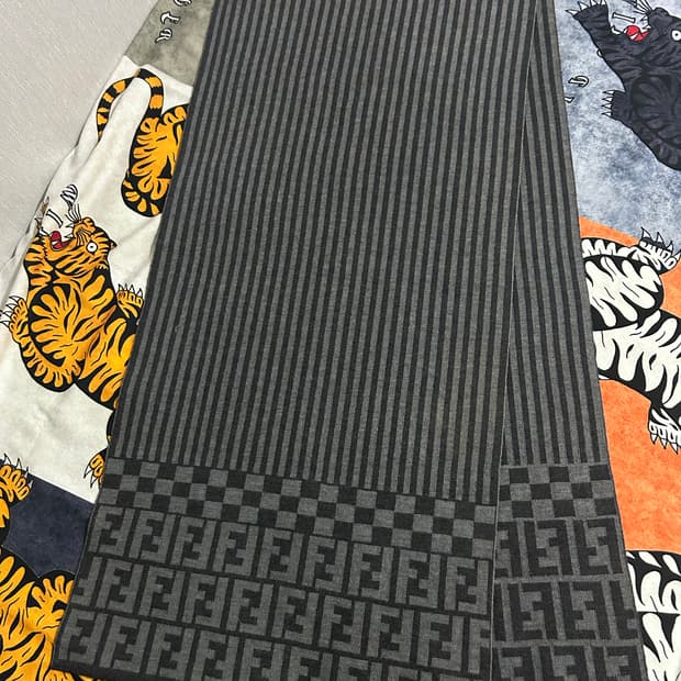 펜디 FF 로고 버진 울 머플러