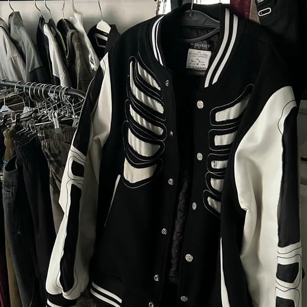 써저리 바시티 초판