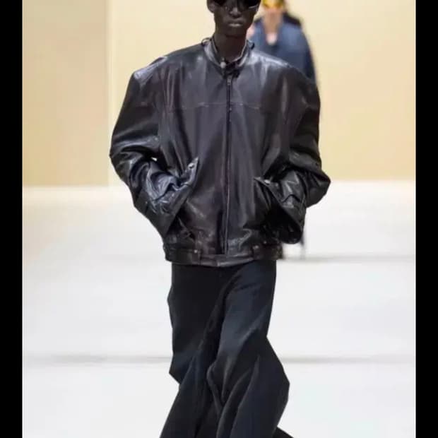 [3]발렌시아가 디컨스트럭티드 레더 자켓