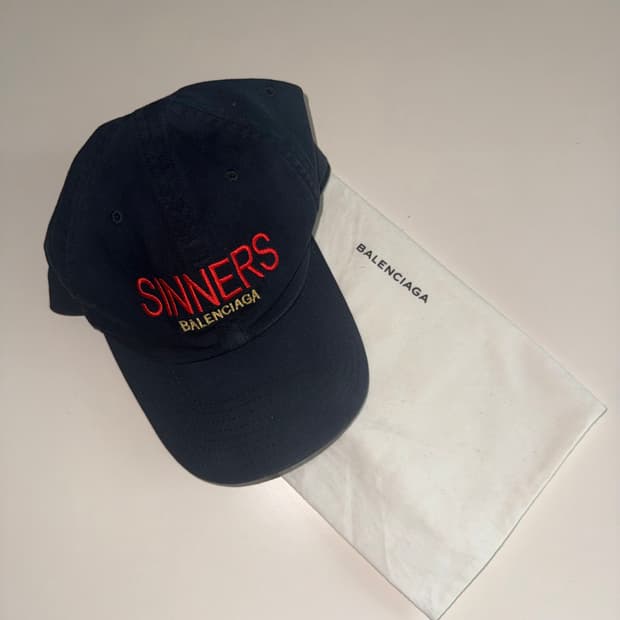 발렌시아가 SINNERS 볼캡 네이비