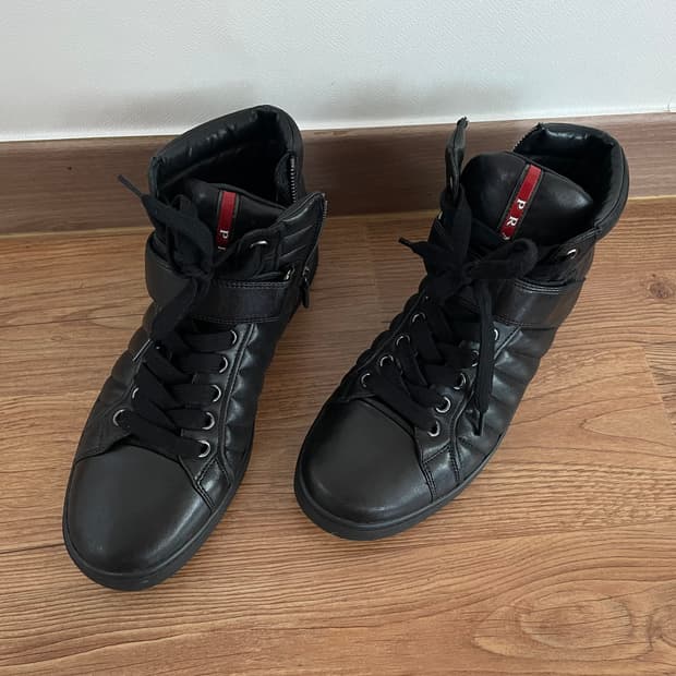 프라다 레더 하이탑