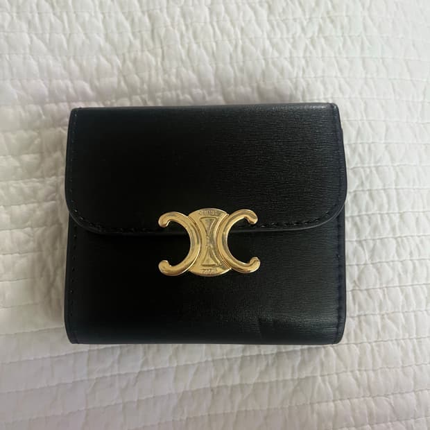 셀린느 트리옹프 반지갑 블랙 금장 레플리카