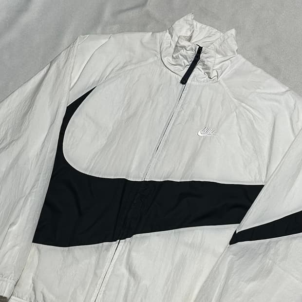 L 나이키 빅스우시 화이트 바람막이 