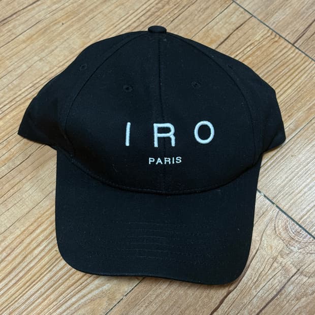 iro 이로 에센셜 코튼 로고 자수 볼캡 블랙
