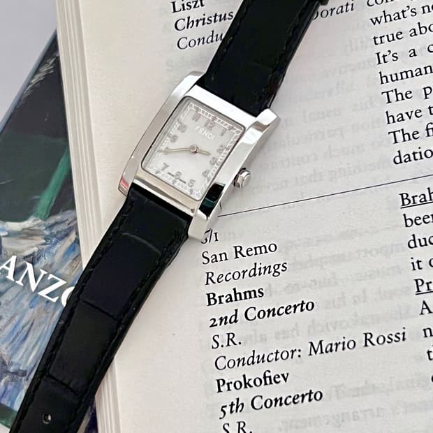 펜디 스퀘어 여성 시계 /정품감정서 오버홀