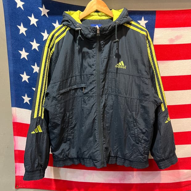 아디다스 누빔 후드점퍼