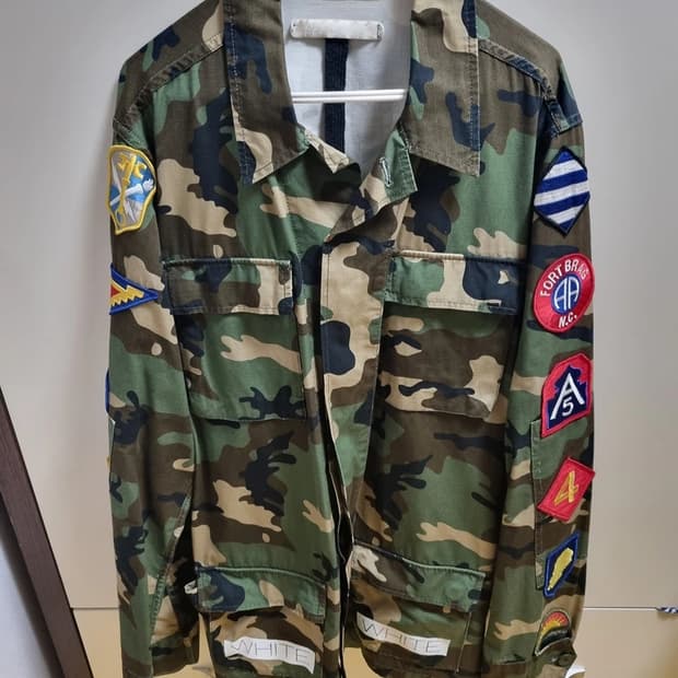 오프화이트.카모플라쥬 자켓