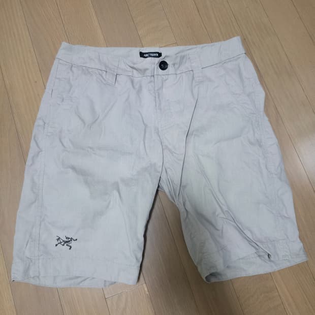아크테릭스 반바지 베이지