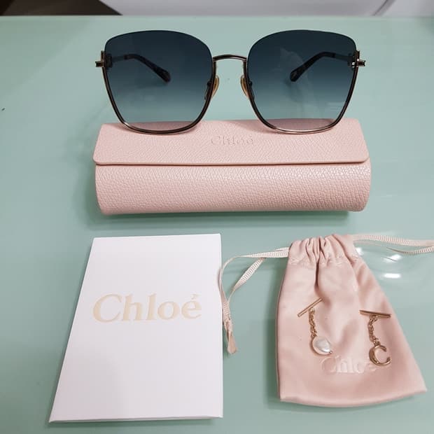 새상품 풀구성)끌로에 24SS참장식 선글라스