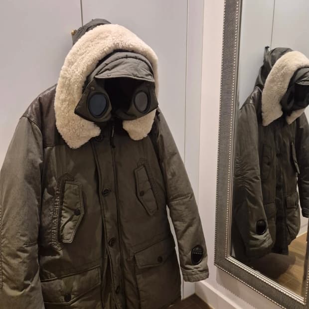 C.P 컴퍼니 고글 후드 패딩 자켓 105