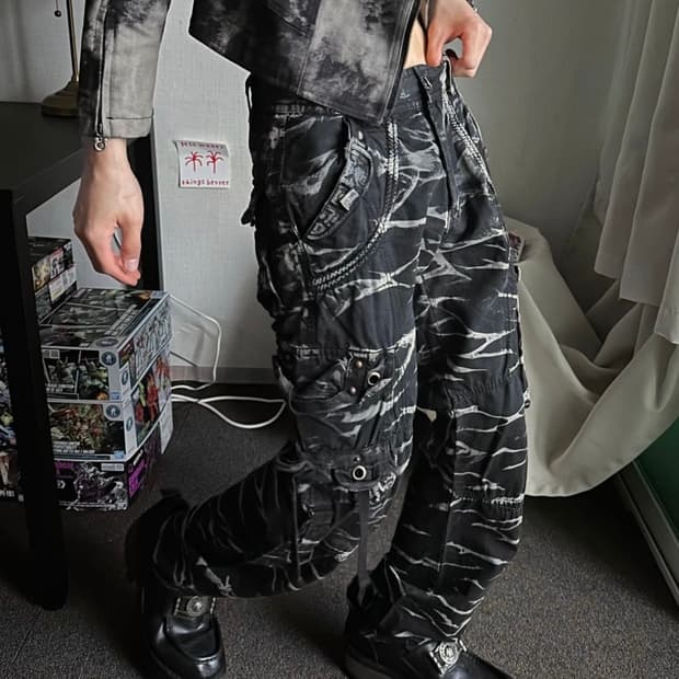 Ysw 블리치 워싱 디테일 카고 팬츠