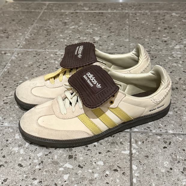 웨일즈보너 아디다스 스니커즈