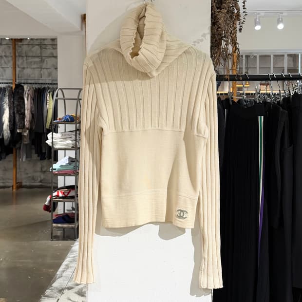 샤넬 아이보리 울 롤넥 립니트 스웨터