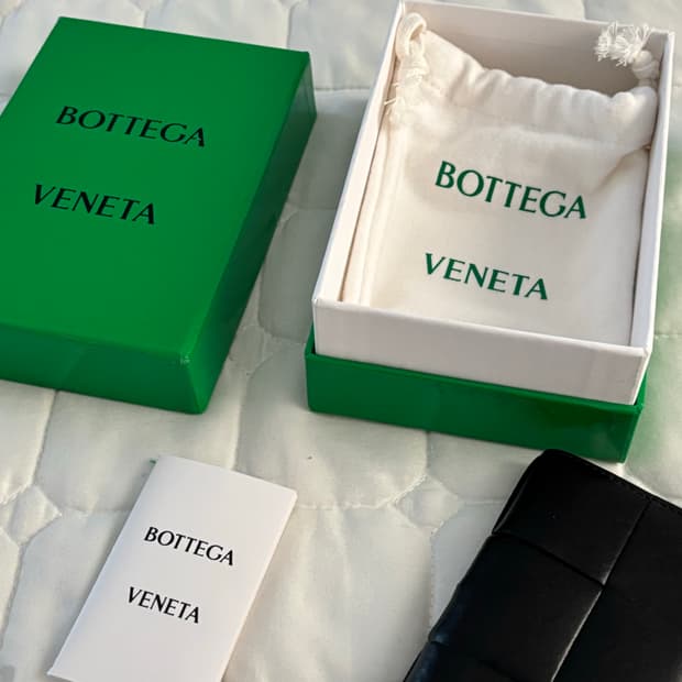 보테가베네타 인트레치아토 카세트 플랩 카드지갑  블랙