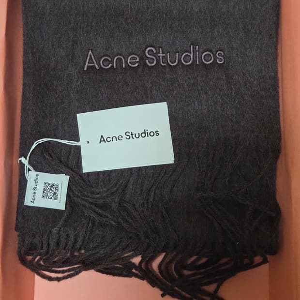 아크네스튜디오 알파카 울 로고 스카프