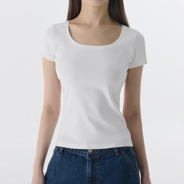무신사 스탠다드 우먼즈 슬림 스쿱 넥 티셔츠 반팔