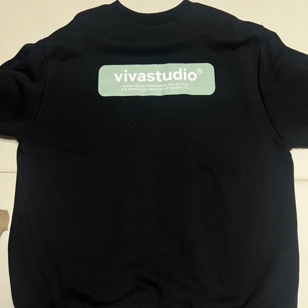 비바스튜디오 맨투맨 