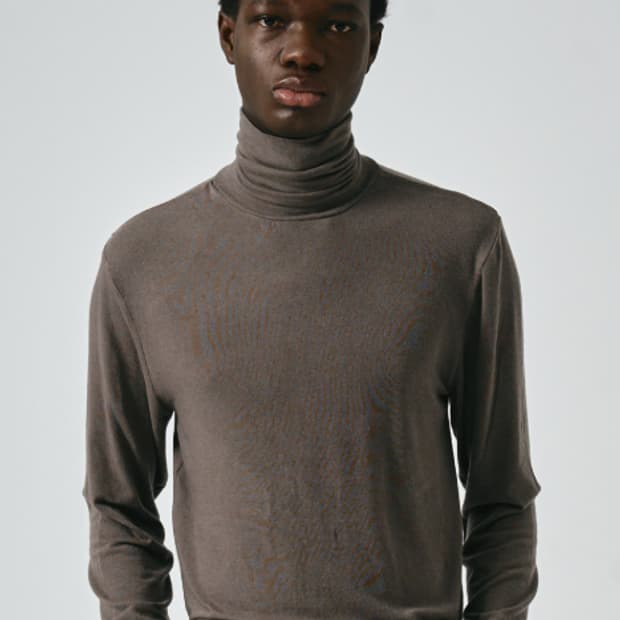노이어 noirer 울 실키 롤넥 터틀넥 티셔츠 애쉬드 카키 48