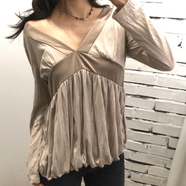실크 애쉬 베이지 블라우스